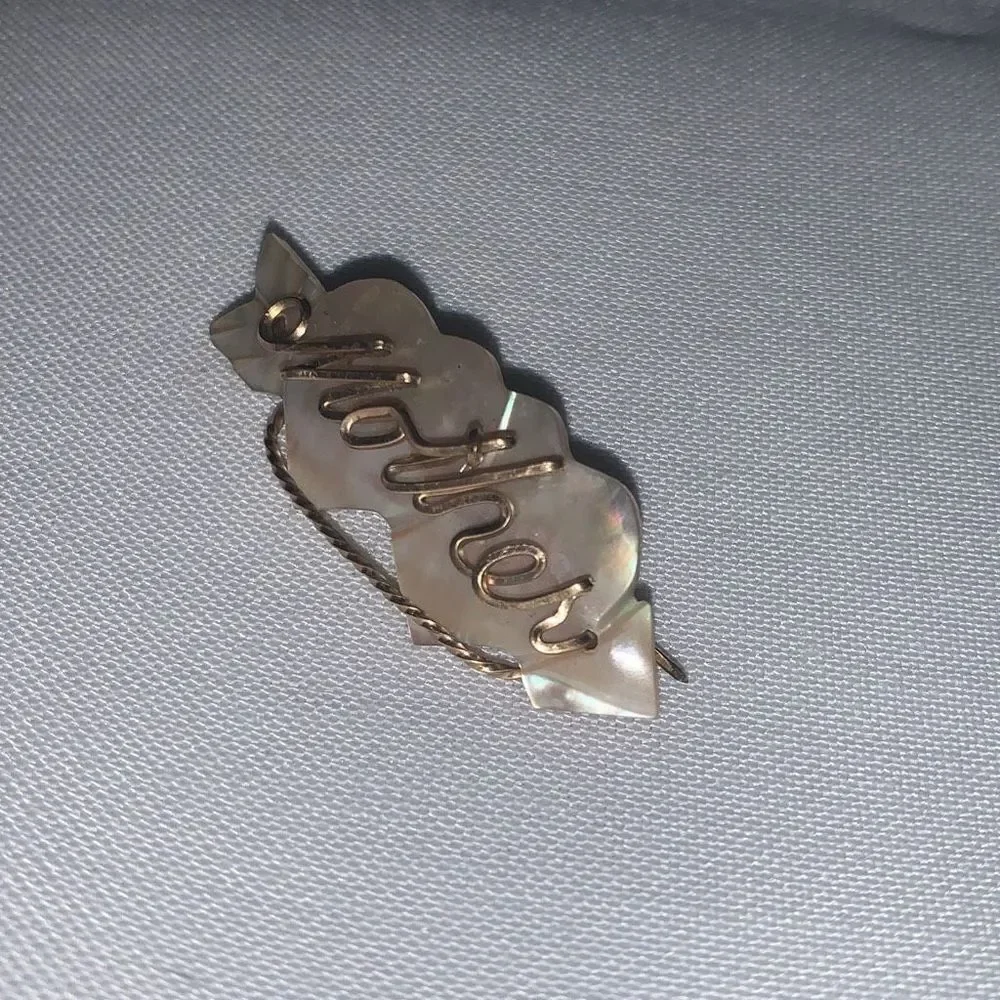 Vintage Mid Century Mother Of Pearl Gold Brooch‎